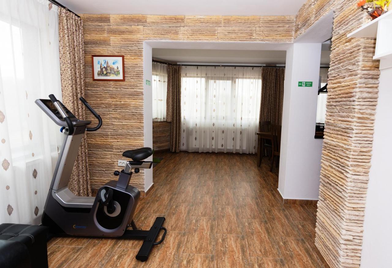 Stejarul Lui Andrei Hotel Szolnokháza Kültér fotó