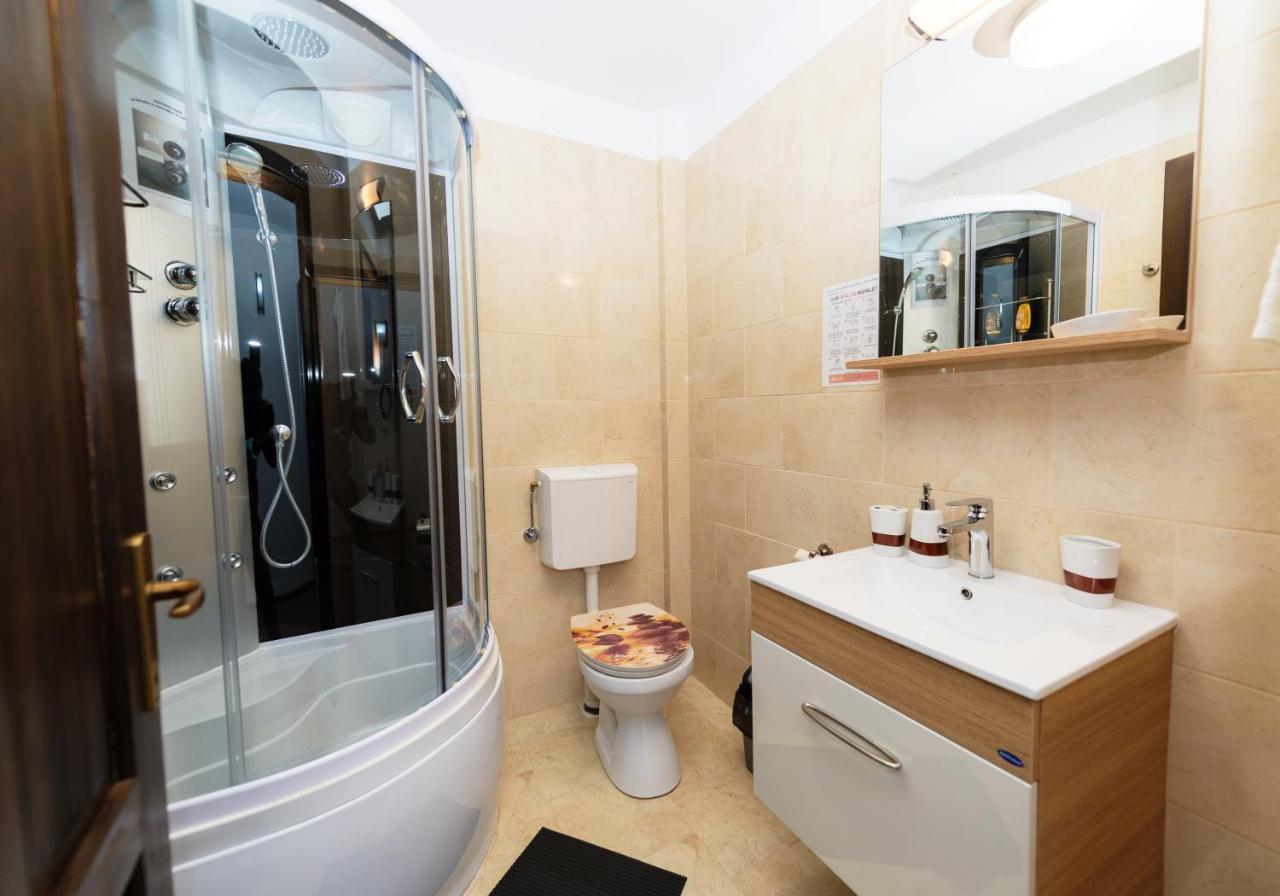 Stejarul Lui Andrei Hotel Szolnokháza Kültér fotó